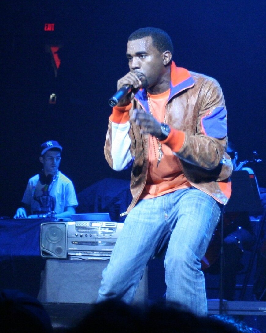 Kanye West singing on stage